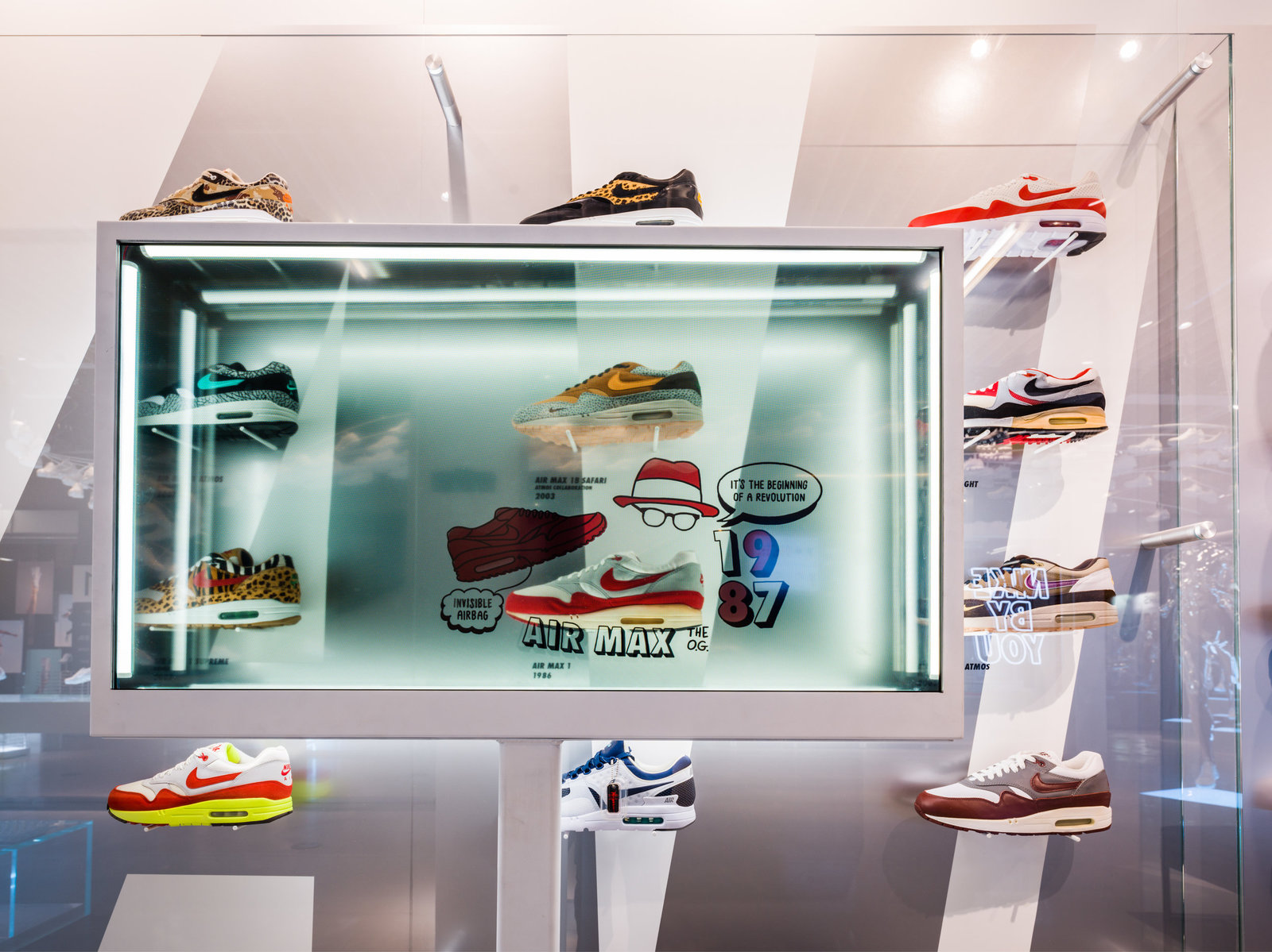 Installation | Nike SOHO Air Max Screens